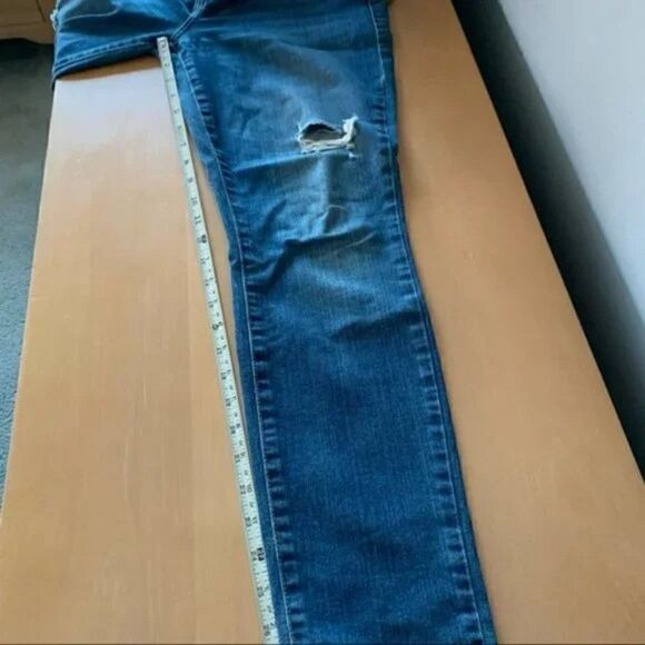 Guess Women’s Distressed Jeans size 29 - Picture 7 of 8